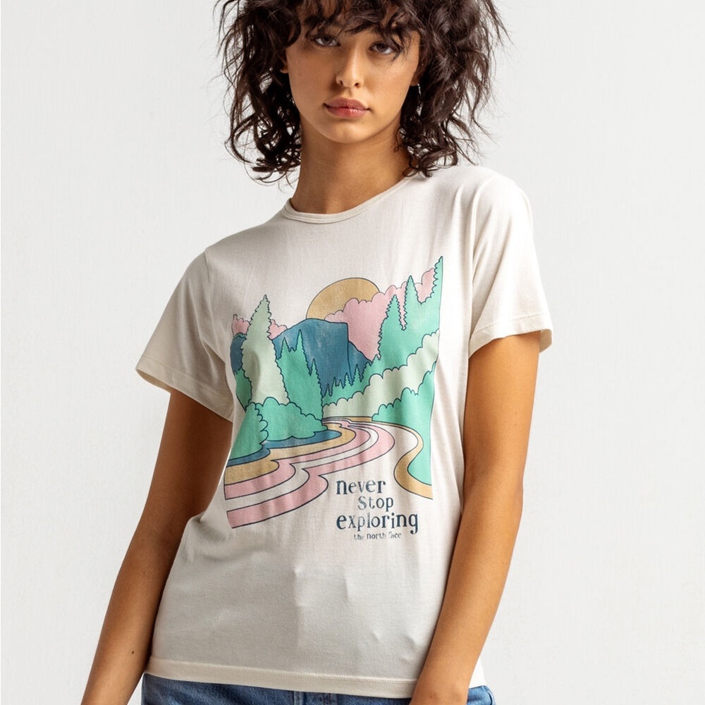 NORTH FACE -WOMENS XS tee - NEVER STOP EXPLORING
